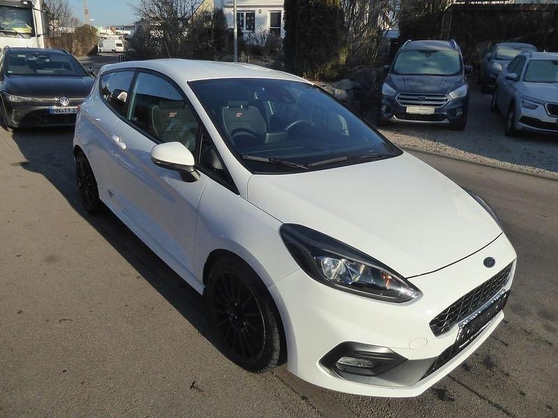Gebraucht Ford Fiesta ST 200 PS (147 kW) 2018 Weiß Kleinwagen