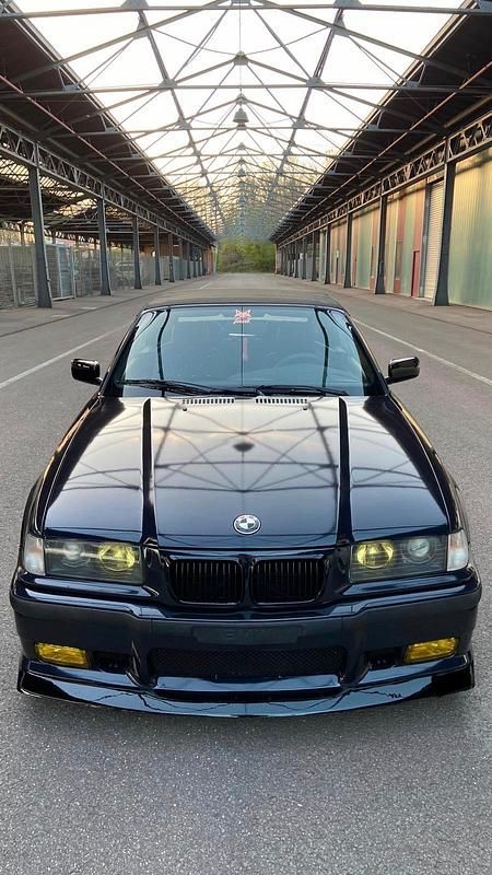 Blau Gebraucht 1999 BMW 318 Cabriolet M Sport Cabrio | 9.000 € (Fairer Preis) - Bild 1/4