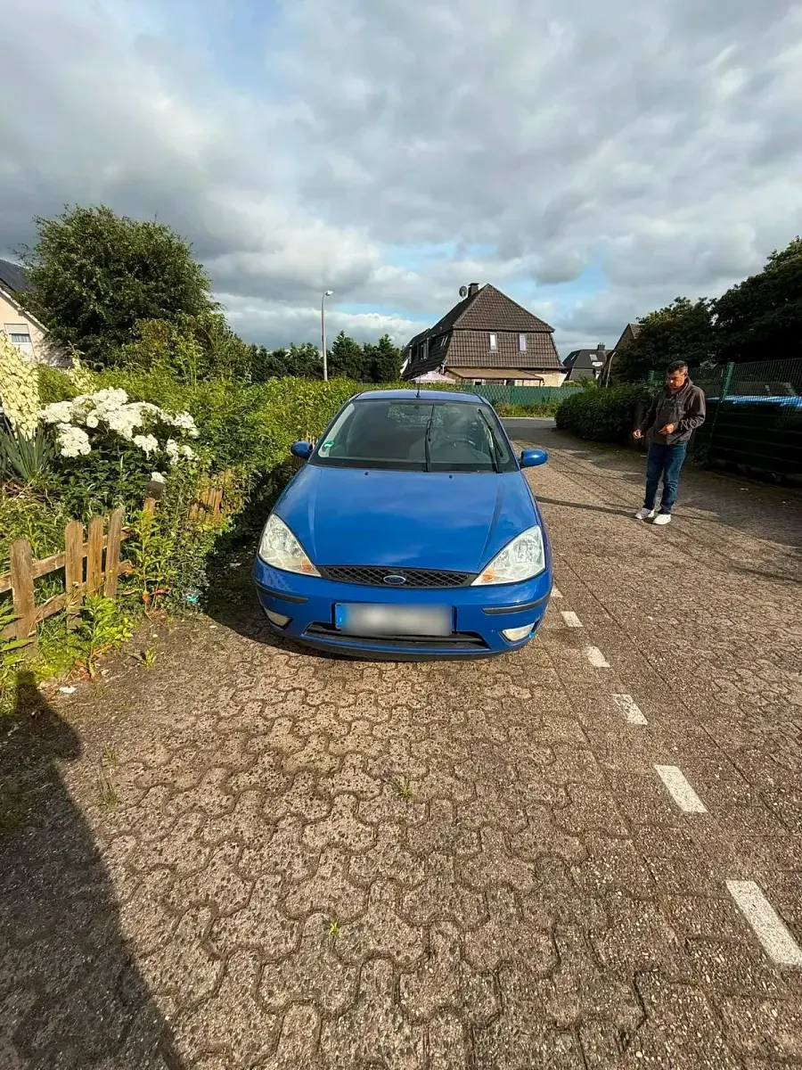 Gebraucht Ford Focus 100 PS (73 kW) 2002 Blau Limousine