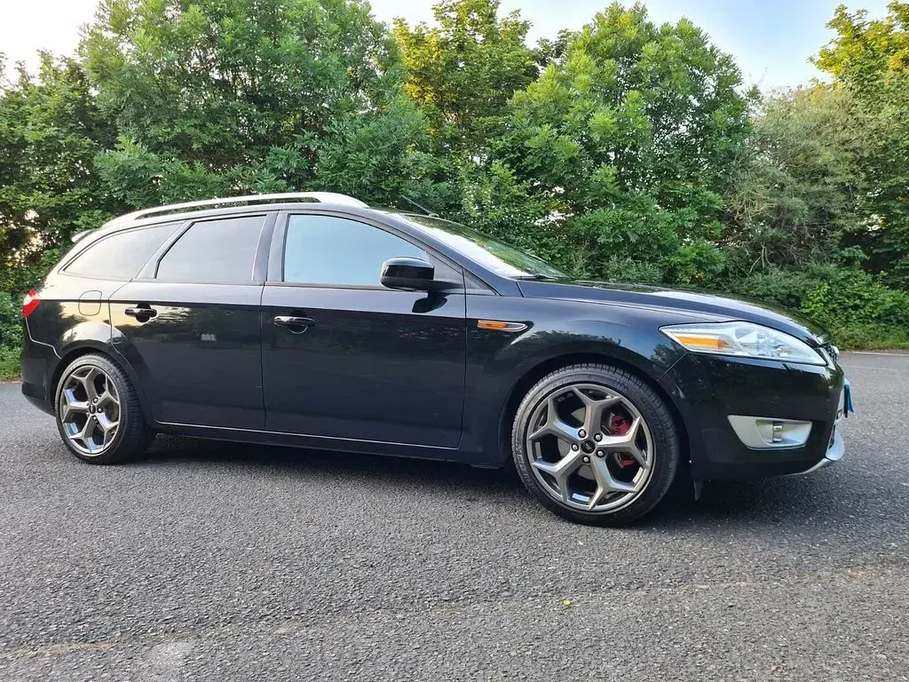 Gebraucht Ford Mondeo Sport 140 PS (102 kW) 2010 Schwarz Limousine