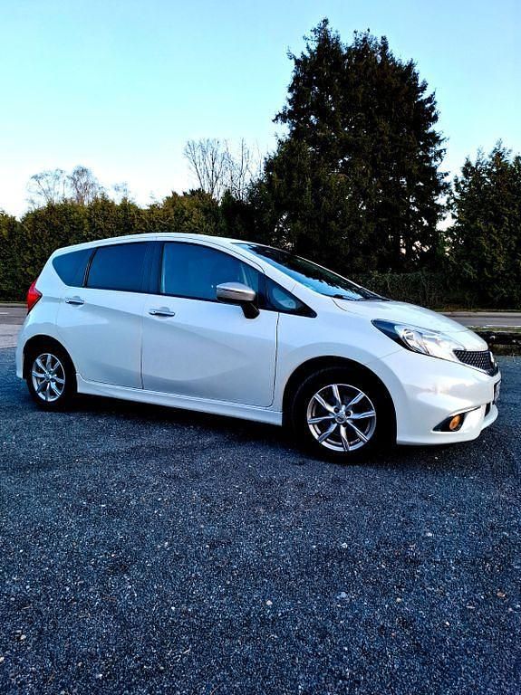 Gebraucht Nissan Note Acenta 90 PS (66 kW) 2015 Weiß Kleinwagen
