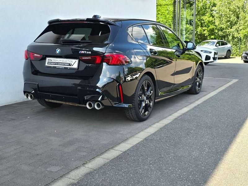 Gebraucht BMW M135 300 PS (220 kW) 2024 Black saphire metallic Kleinwagen