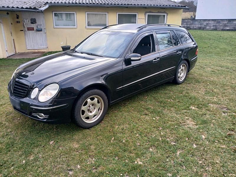 Gebraucht Mercedes E200 163 PS (119 kW) 2005 Schwarz Kombi