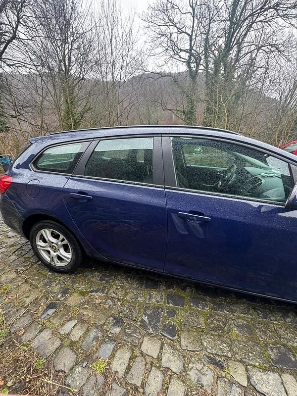 Gebraucht Opel Astra 110 PS (80 kW) 2014 Blau Kombi