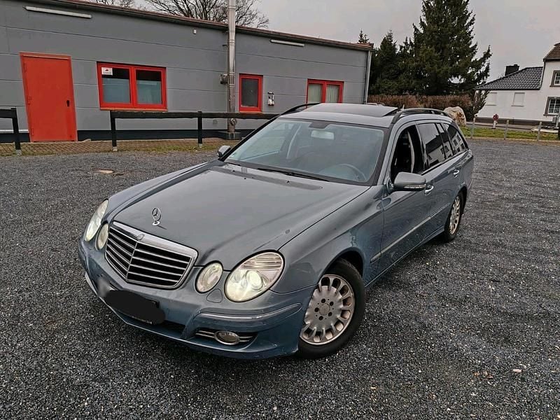 Gebraucht Mercedes E220 170 PS (125 kW) 2007 Blau Kombi