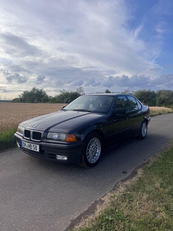 Schwarz Gebraucht 1993 BMW 316 Limousine | 3.449 € - Bild 1/4