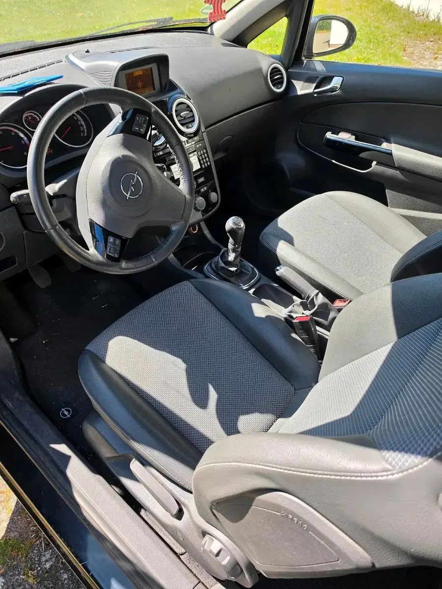Gebraucht Opel Corsa 90 PS (66 kW) 2008 Schwarz Kleinwagen