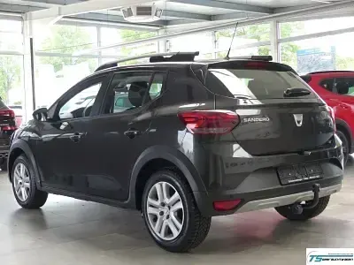 Gebraucht Dacia Sandero Comfort 91 PS (66 kW) 2023 Schwarz Limousine