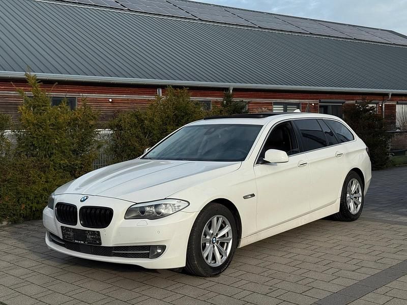 Gebraucht BMW 530 258 PS (189 kW) 2012 Weiß Kombi