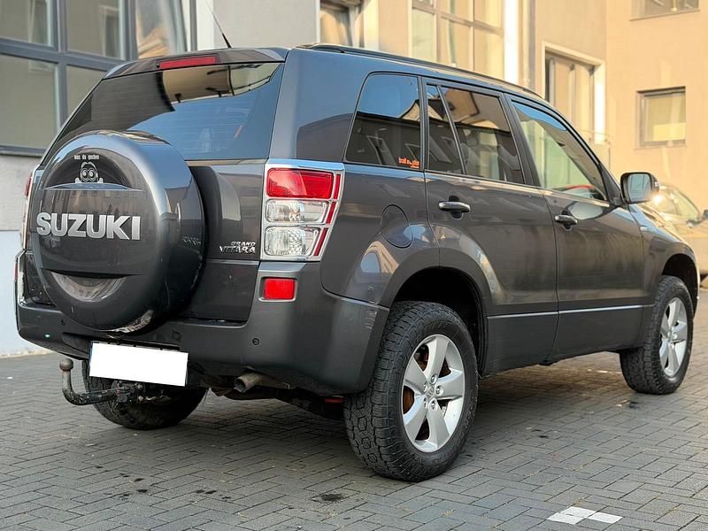 Gebraucht Suzuki Grand Vitara 129 PS (94 kW) 2010 Grau SUV