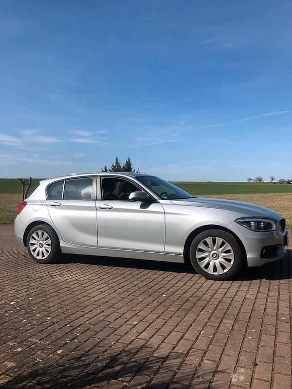Silber Gebraucht 2018 BMW 116 Advantage Kleinwagen | 11.700 € (Fairer Preis) - Bild 1/4