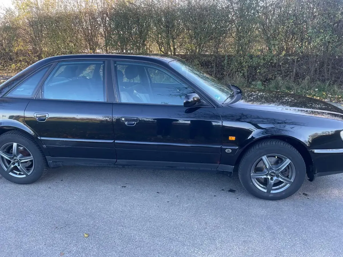 Gebraucht Audi A6 125 PS (91 kW) 1996 Schwarz Limousine
