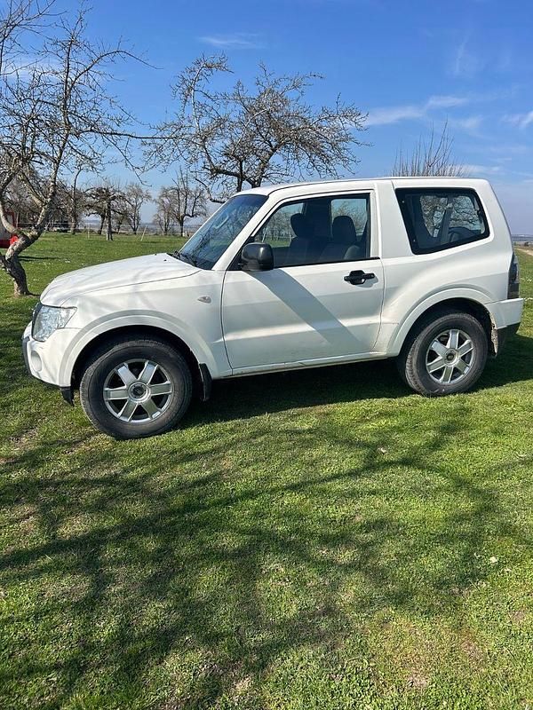 Gebraucht Mitsubishi Pajero 200 PS (147 kW) 2011 Weiß SUV