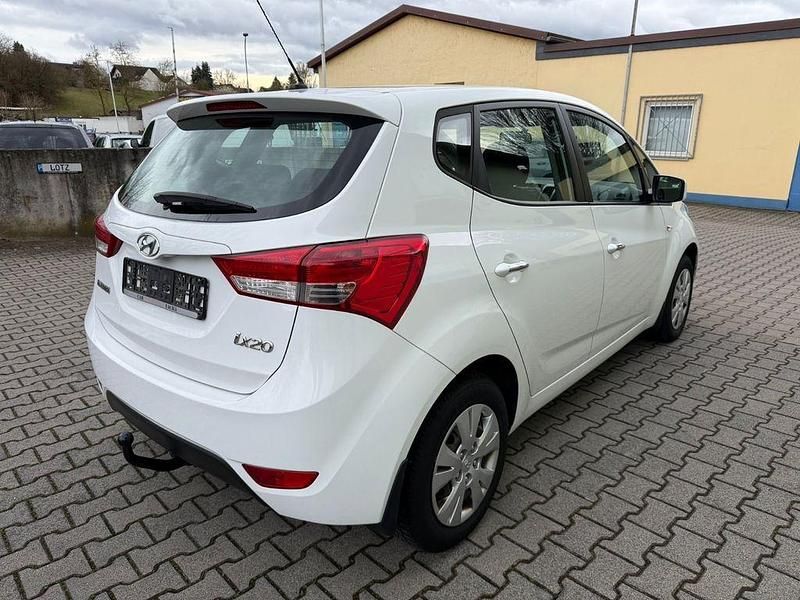 Gebraucht Hyundai ix20 Classic 90 PS (66 kW) 2015 Weiß Kleinwagen