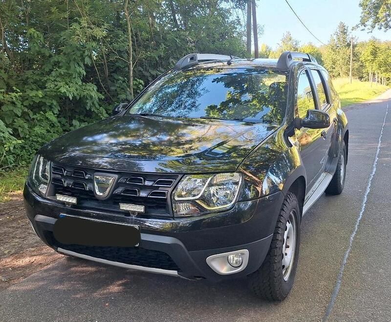 Schwarz Gebraucht 2018 Dacia Duster Black Shadow SUV | 9.980 € (Superpreis) - Bild 1/4