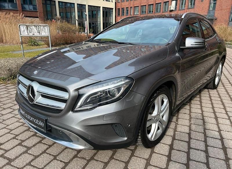 Gebraucht Mercedes GLA250 211 PS (155 kW) 2016 Mountaingrau (metallic) SUV