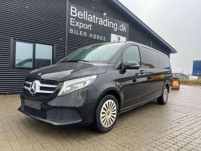 Schwarz Gebraucht 2019 Mercedes V300 Van / Kleinbus | 21.800 € - Bild 1/4