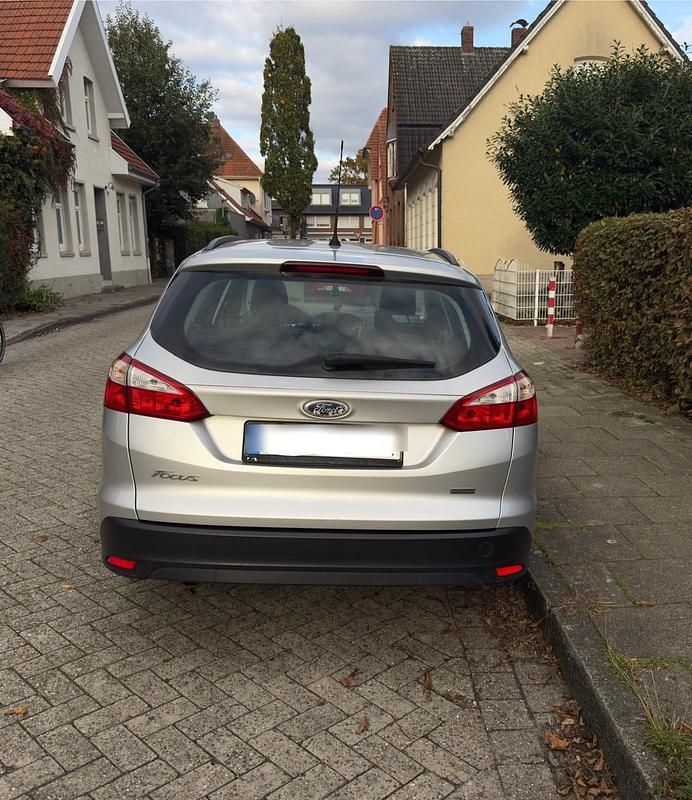 Gebraucht Ford Focus 2012 Grau Kombi