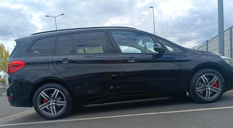 Schwarz Gebraucht 2017 BMW 220 Kombi | 16.500 € (Teuer) - Bild 1/4