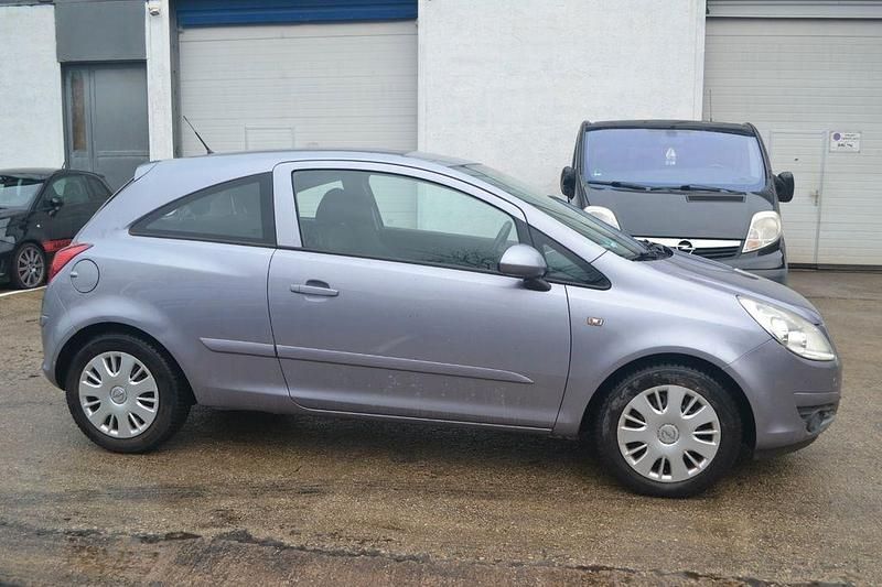 Gebraucht Opel Corsa Edition 80 PS (58 kW) 2007 Violet Kleinwagen