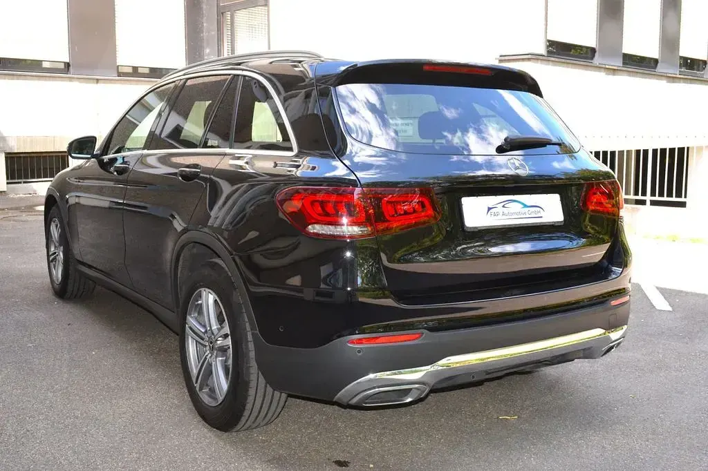 Gebraucht Mercedes GLC220 AMG line 194 PS (142 kW) 2021 Schwarz SUV