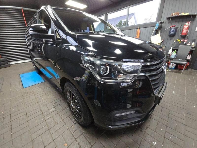 Schwarz Gebraucht 2019 Hyundai H-1 Premium Van / Kleinbus | 24.790 € (Guter Preis) - Bild 1/4