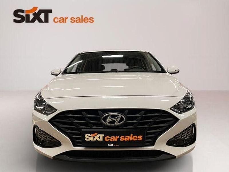 Gebraucht Hyundai i30 Select 120 PS (88 kW) 2023 Weiß Limousine