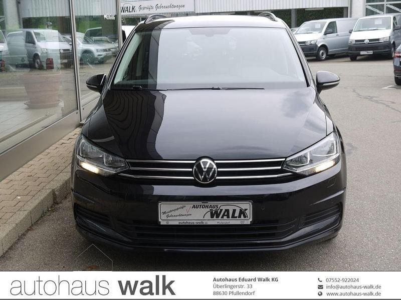 Schwarz Gebraucht 2021 VW Touran Comfortline Van / Kleinbus | 21.980 € (Guter Preis) - Bild 1/4