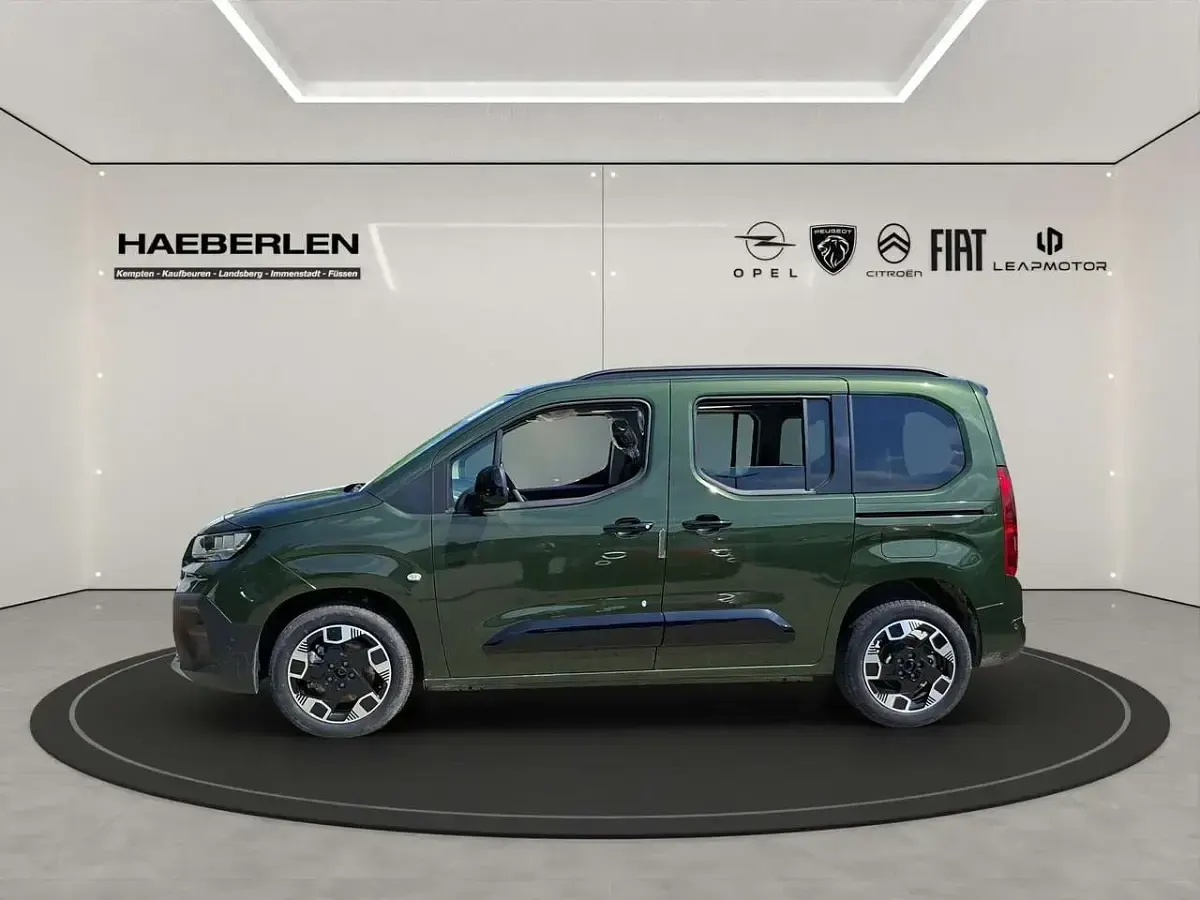 Neu Fiat Qubo La Prima 131 PS (96 kW) 2026 Grün Van / Kleinbus