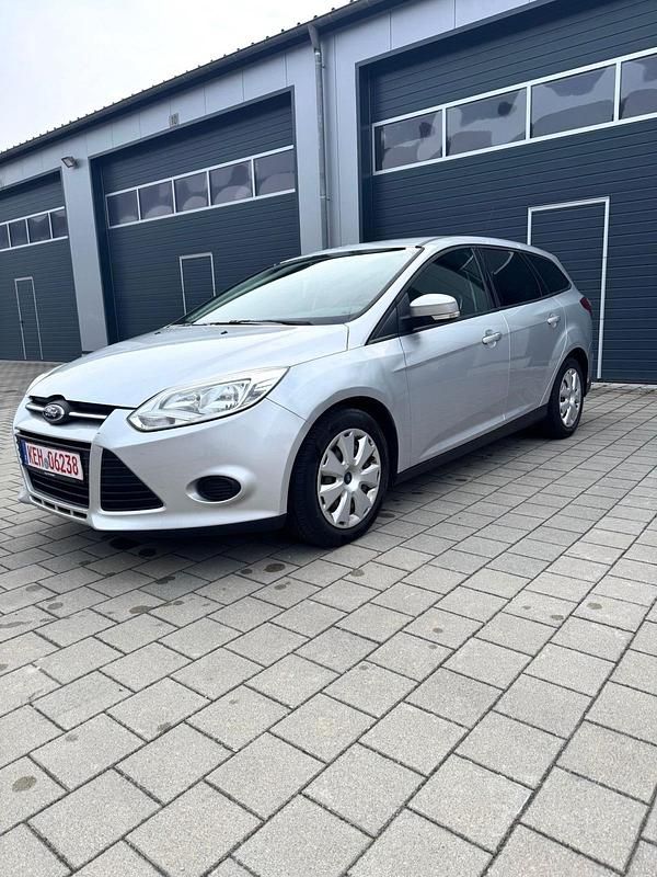 Gebraucht Ford Focus Trend 95 PS (69 kW) 2012 Grau Kombi