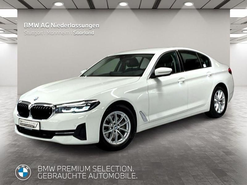 Weiß Gebraucht 2022 BMW 520 Sport Line Limousine | 38.990 € (Teuer) - Bild 1/4