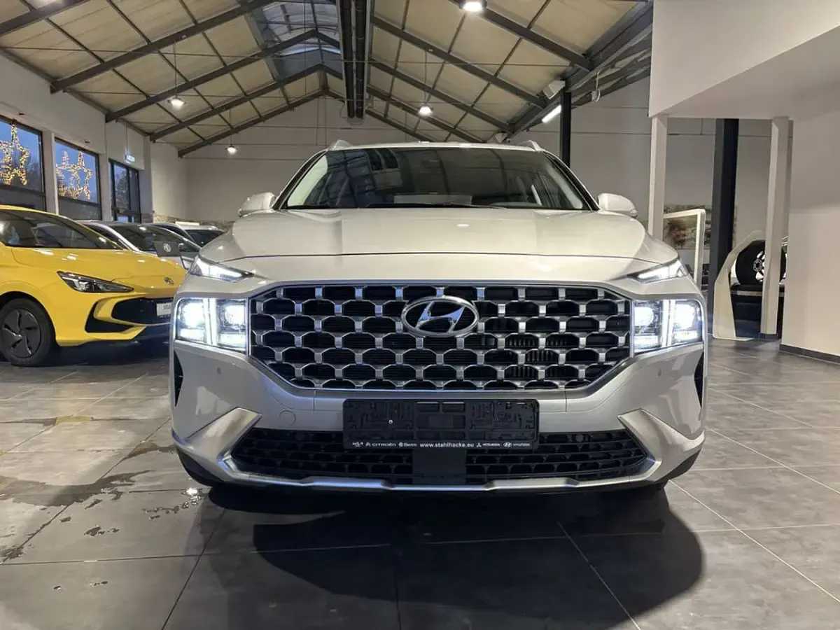Gebraucht Hyundai Santa Fe Trend 193 PS (141 kW) 2023 Typhoon silver SUV