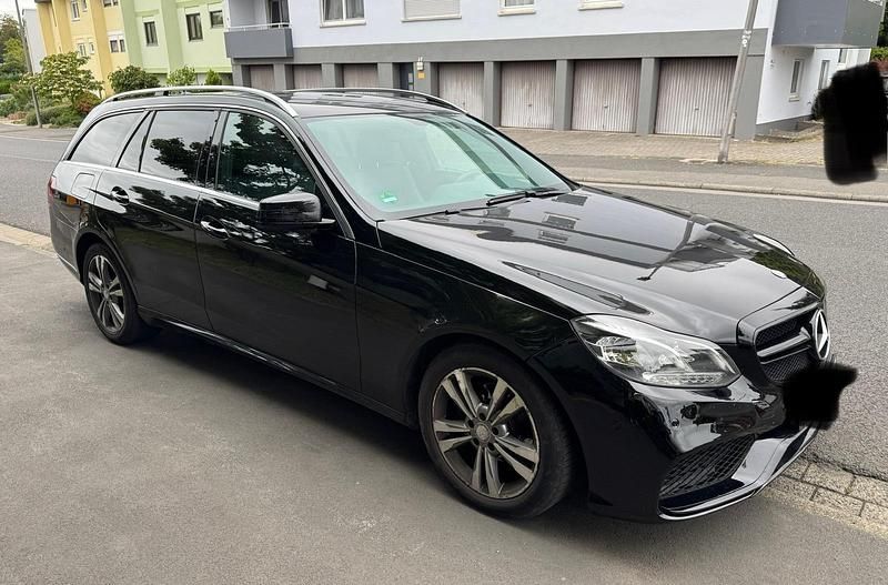 Gebraucht Mercedes E220 170 PS (125 kW) 2015 Schwarz Kombi