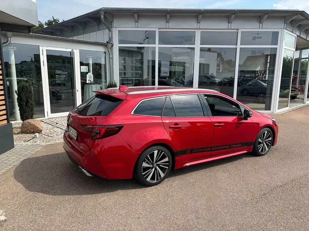 Neu Toyota Corolla 178 PS (130 kW) 2025 Rot Kombi