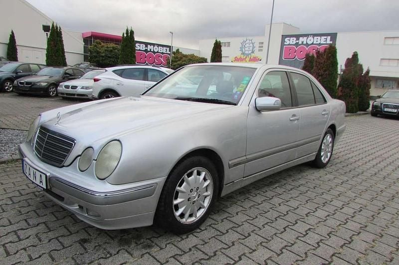 Silber Gebraucht 2000 Mercedes E200 Elegance Limousine | 2.888 € (Superpreis) - Bild 1/4
