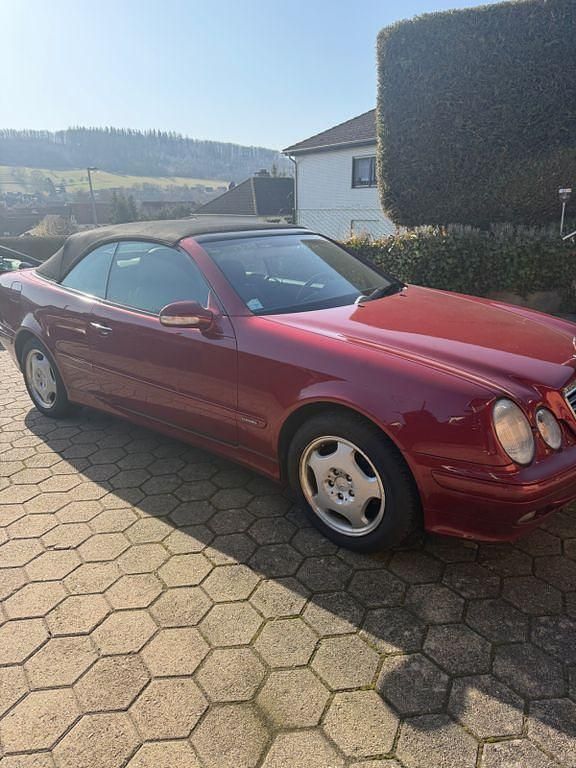 Gebraucht Mercedes CLK200 Elegance 163 PS (119 kW) 2000 Rot Cabrio