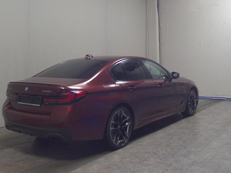 Gebraucht BMW 545e M Sport 394 PS (289 kW) 2021 Aventurinrot iii metallic Limousine