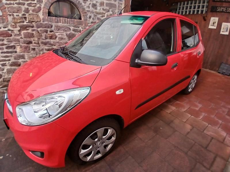 Gebraucht Hyundai i10 65 PS (47 kW) 2012 Rot Kleinwagen
