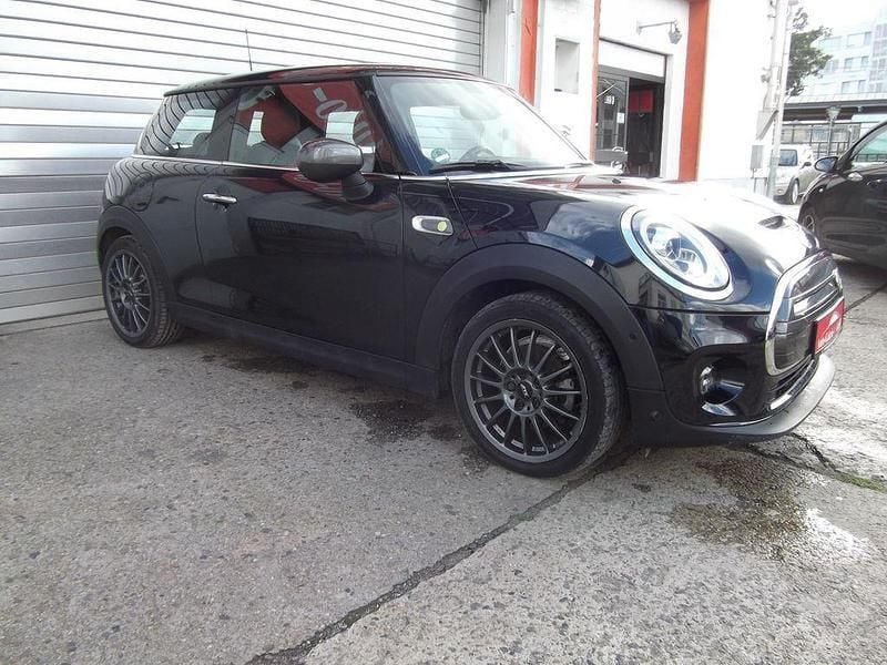 Schwarz Gebraucht 2020 Mini Cooper SE Kleinwagen | 16.899 € (Fairer Preis) - Bild 1/4