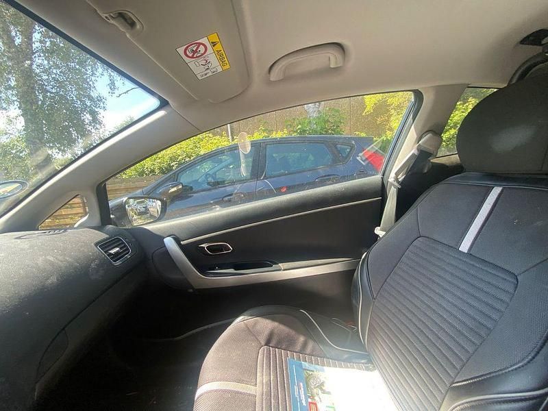 Usado Kia Ceed DREAM-TEAM Edition 99 HP (72 kW) 2013 Citadino