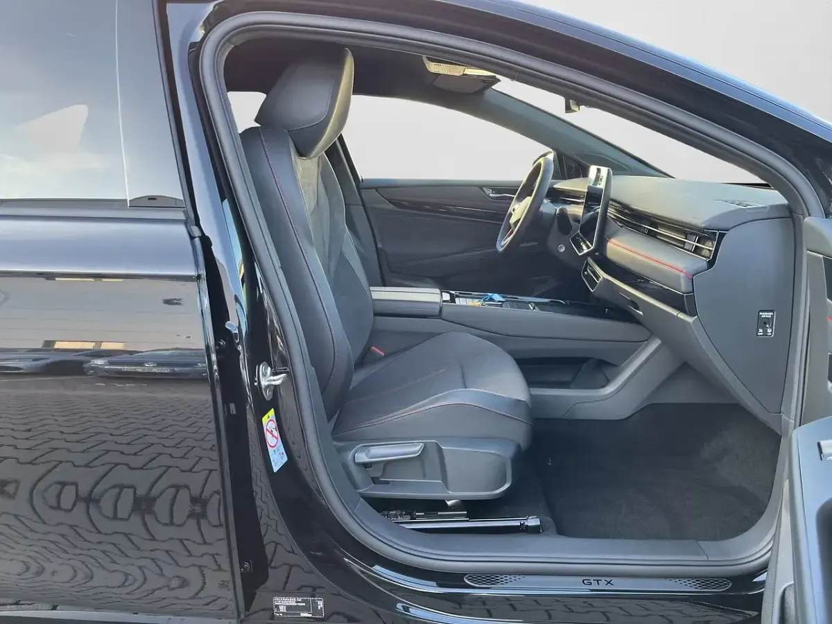 Gebraucht VW ID.7 250 kW (340 PS) 2026 Grenadillschwarz metallic (metallic) Limousine
