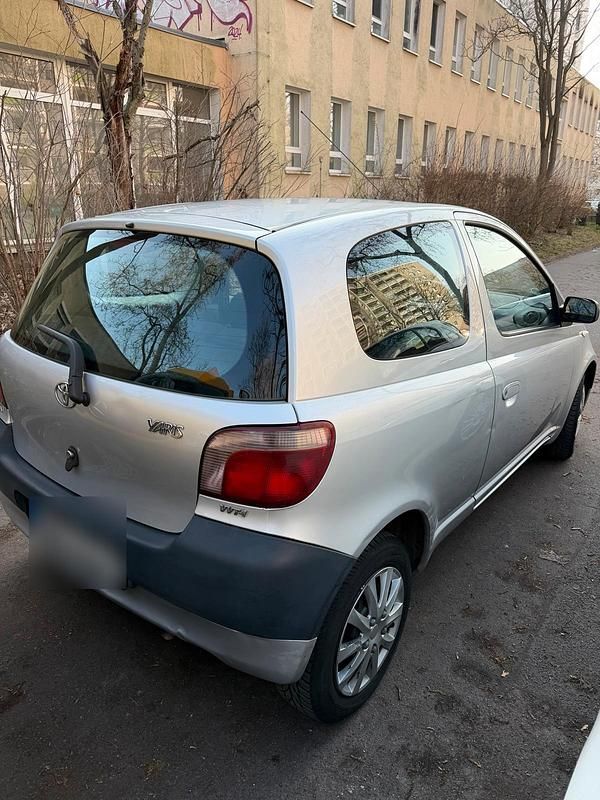 Gebraucht Toyota Yaris 65 PS (47 kW) 2002 Silber Kleinwagen