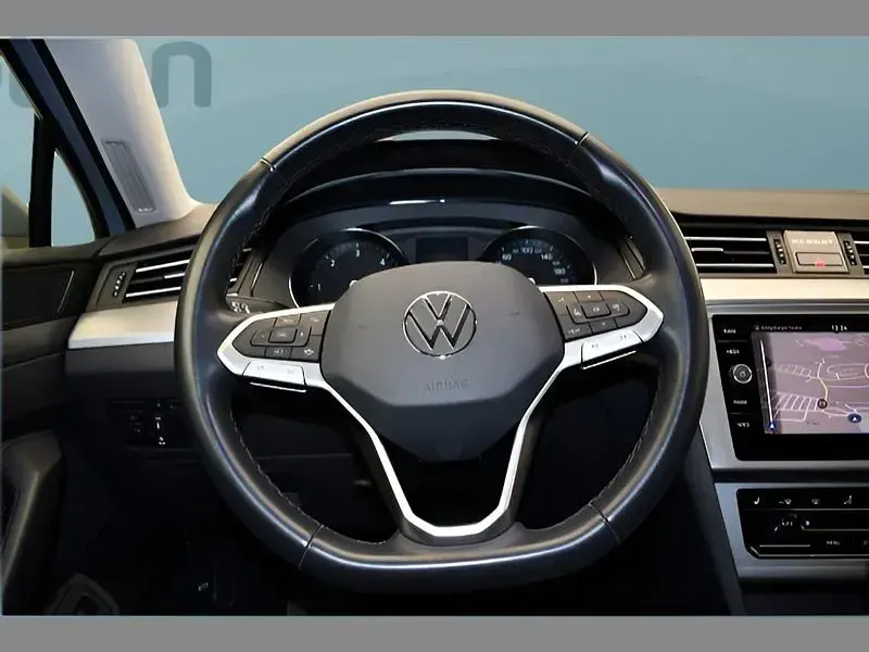 Gebraucht VW Passat 150 PS (110 kW) 2023 Grau Kombi