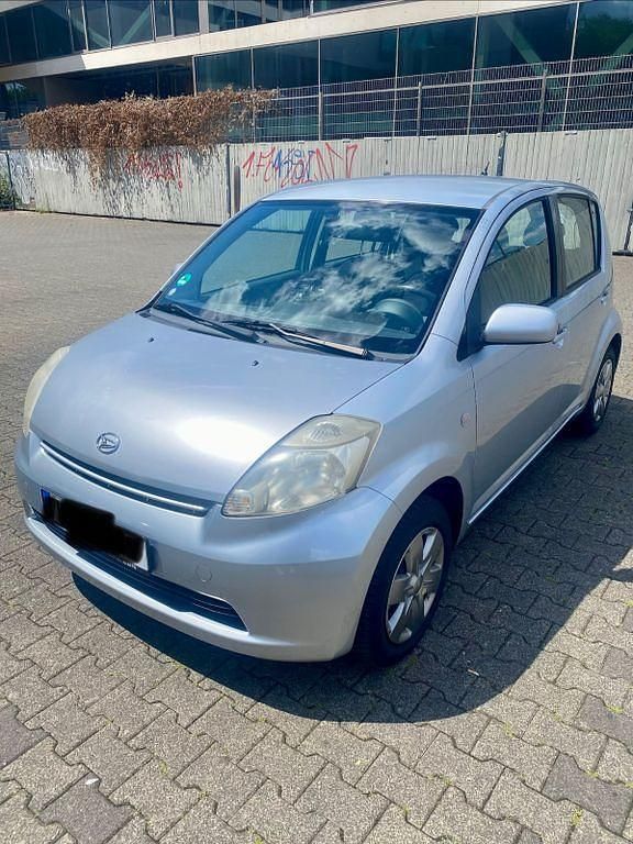 Silber Gebraucht 2007 Daihatsu Sirion Kleinwagen | 2.750 € (Teuer) - Bild 1/4