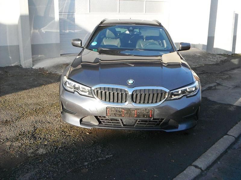 Gebraucht BMW 320 Advantage 190 PS (139 kW) 2021 Grau Kombi