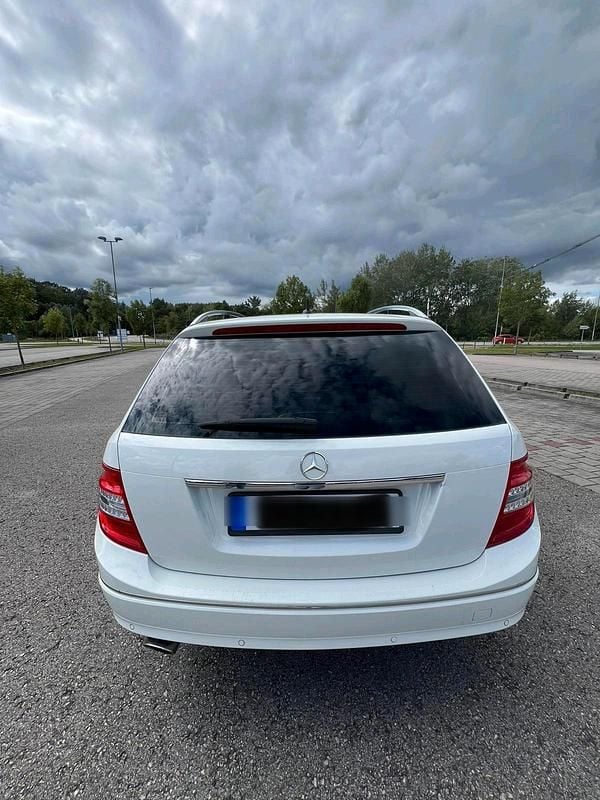Weiß Gebraucht 2008 Mercedes C200 Kombi | 11.000 € - Bild 1/4