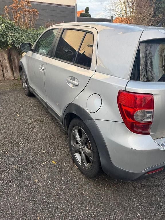 Silber Gebraucht 2009 Toyota Urban Cruiser SUV | 5.500 € (Fairer Preis) - Bild 1/2