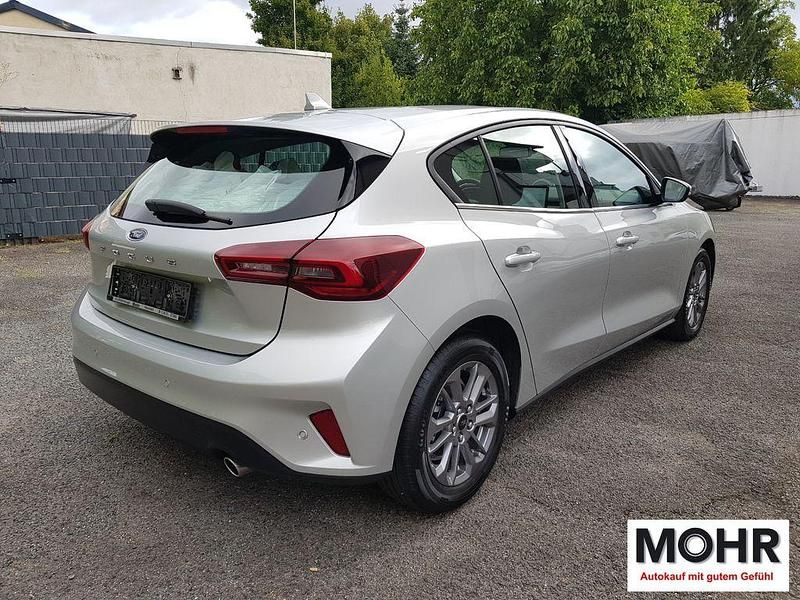 Gebraucht Ford Focus Titanium 125 PS (91 kW) 2023 Silber Limousine