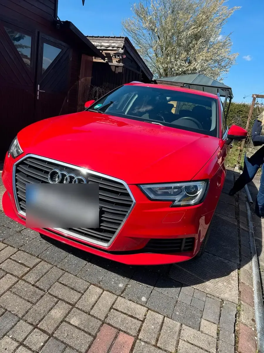 Gebraucht Audi A3 150 PS (110 kW) 2019 Rot Limousine