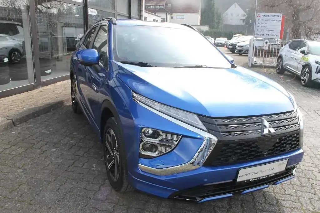 Gebraucht Mitsubishi Eclipse Cross Plus 188 PS (138 kW) 2024 Blau SUV